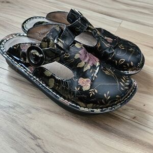 Alegia Mosser's Shoes Floral Black/Rose Patent Leather Clog US Size 8.5- 9  (39)